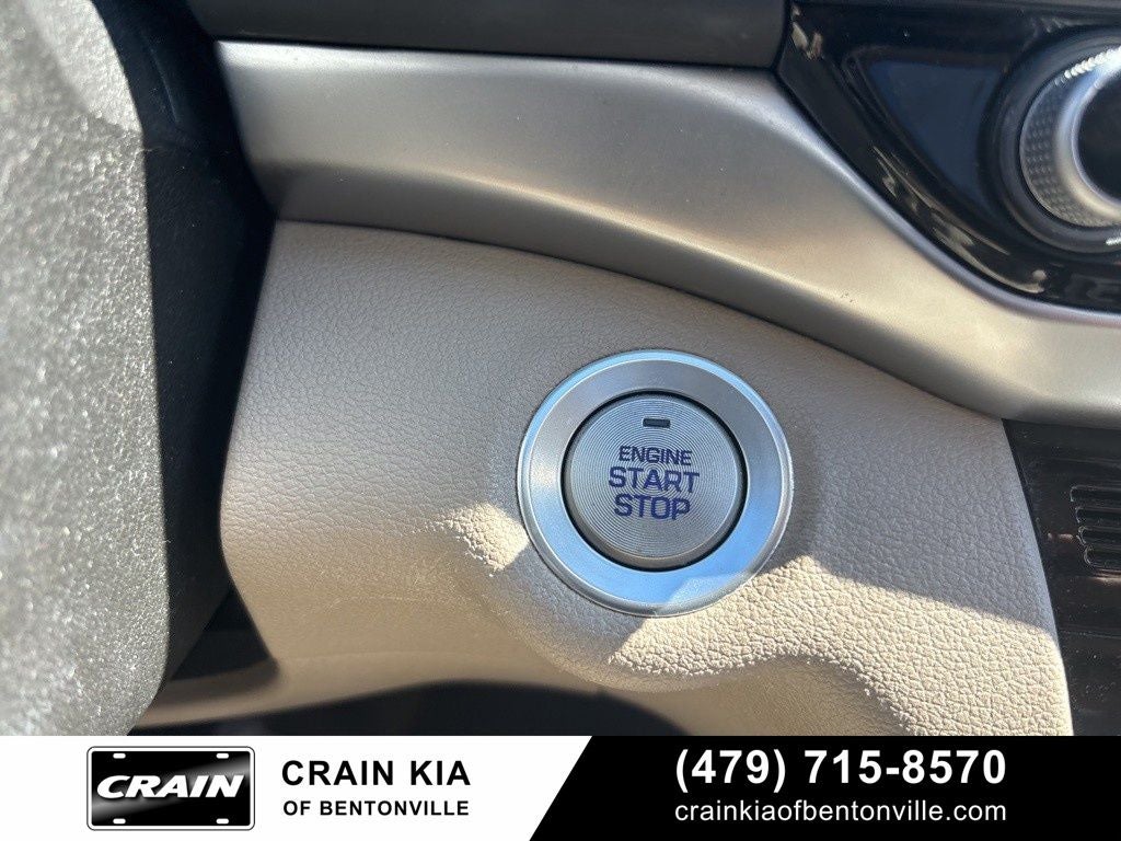 2020 Hyundai Elantra Limited - SUNROOF / CLEAN CARFAX