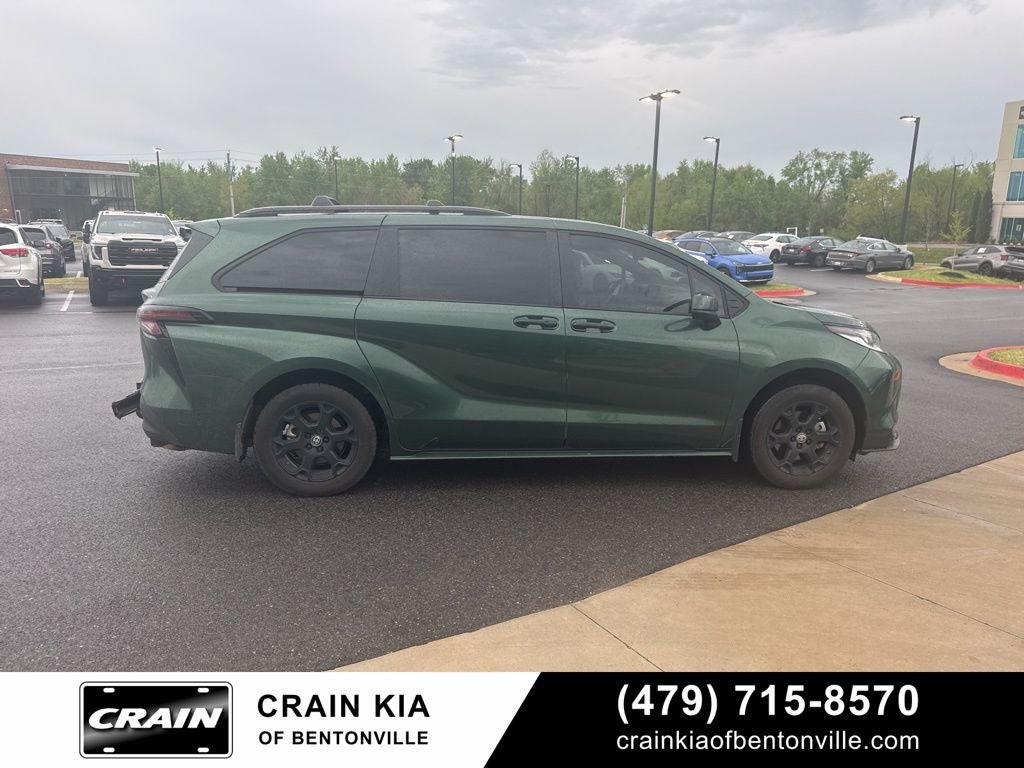 2025 Toyota Sienna Woodland Edition - AWD / DVD / SUNROOF