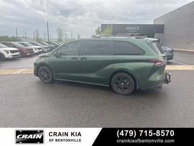 2025 Toyota Sienna Woodland Edition - AWD / DVD / SUNROOF