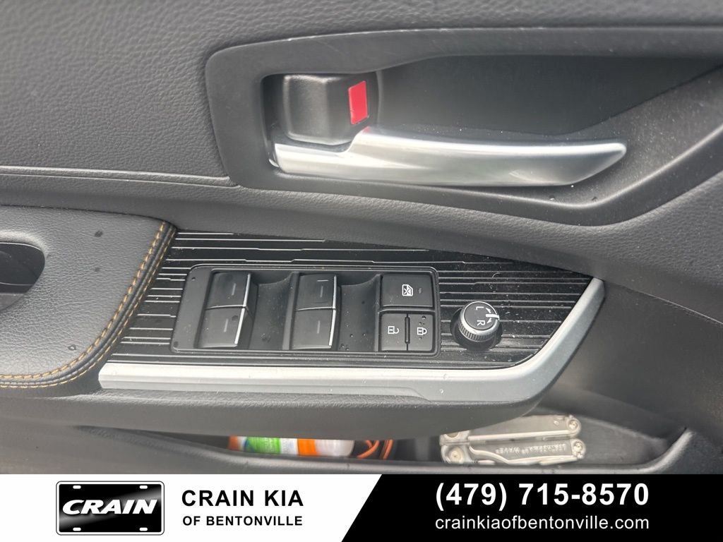 2025 Toyota Sienna Woodland Edition - AWD / DVD / SUNROOF