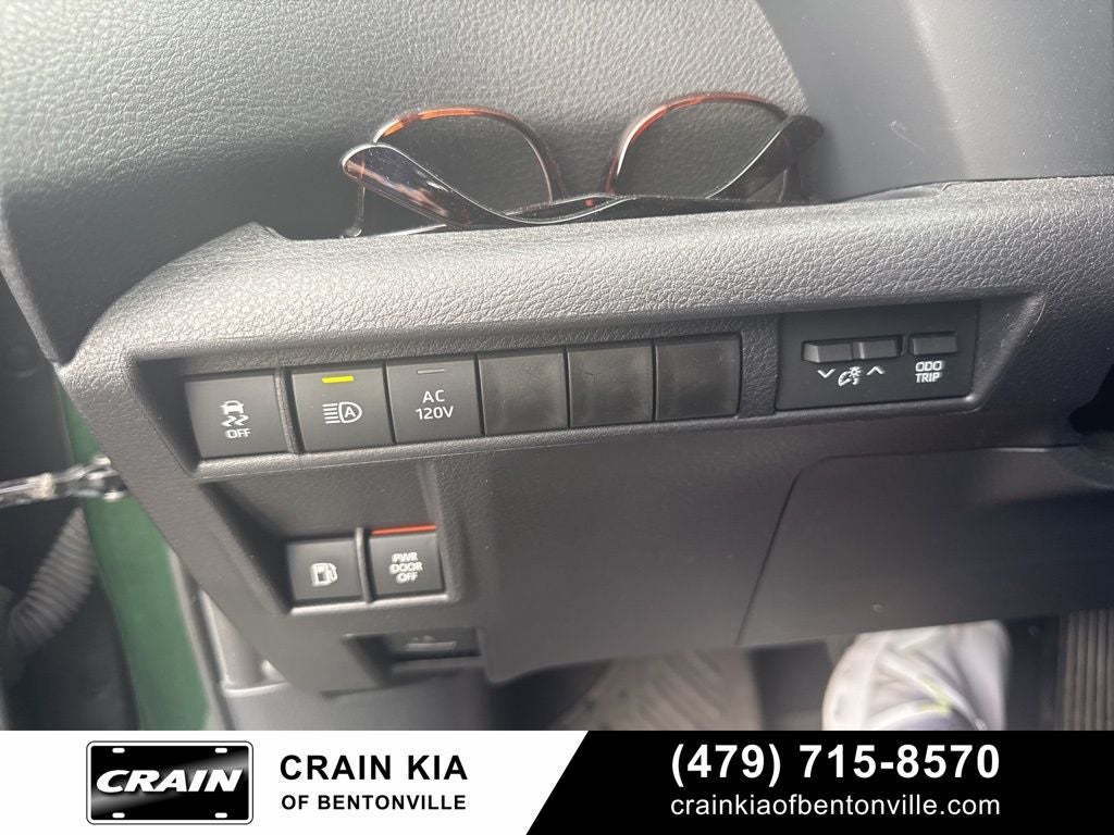2025 Toyota Sienna Woodland Edition - AWD / DVD / SUNROOF