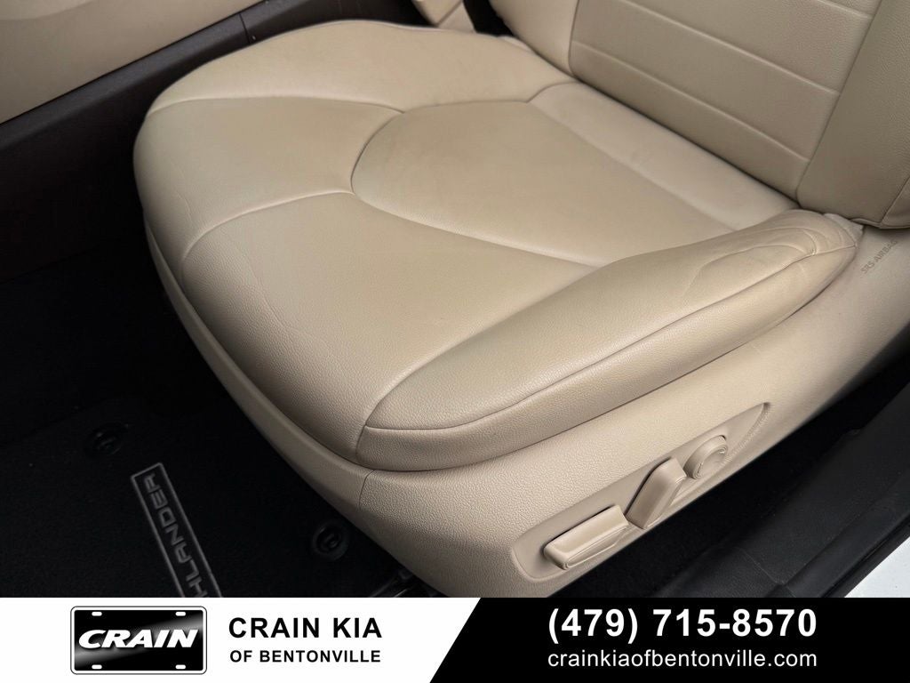 2022 Toyota Highlander XLE - SUNROOF / CLEAN CARFAX / ONE OWNER