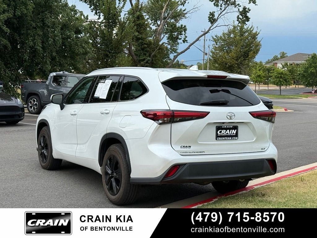 2022 Toyota Highlander XLE - SUNROOF / CLEAN CARFAX / ONE OWNER