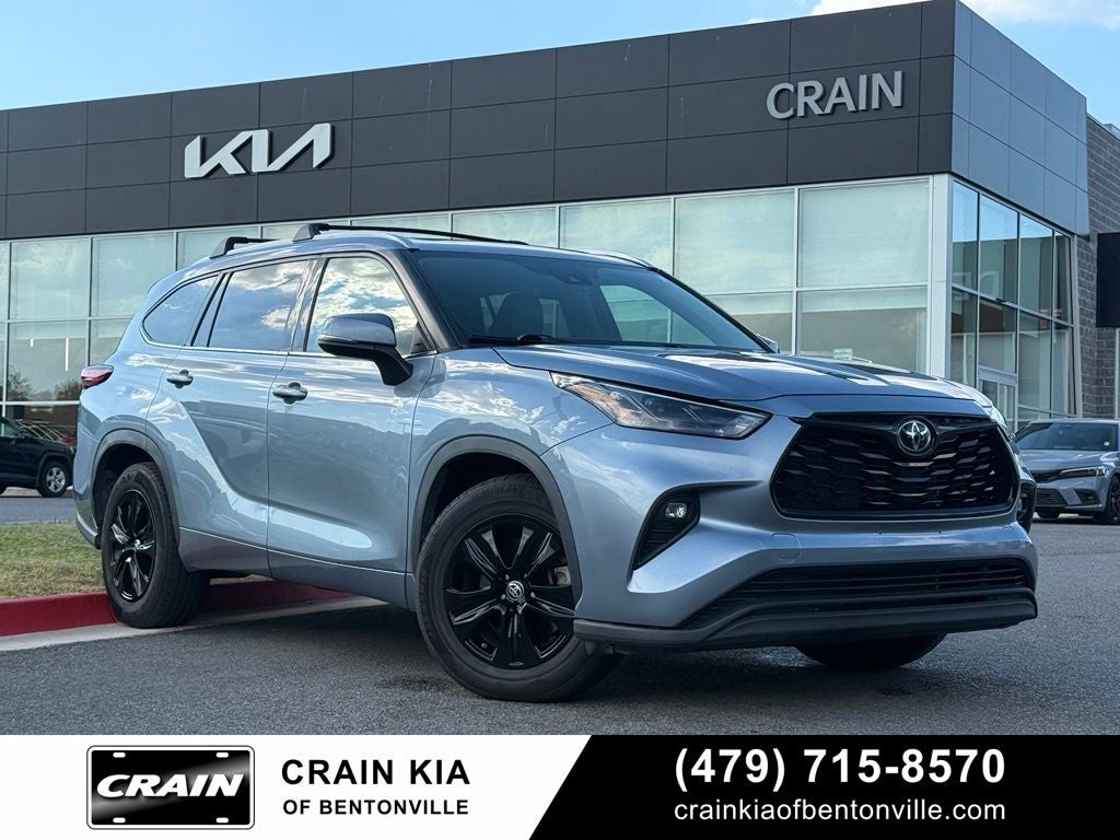 2022 Toyota Highlander XLE - CLEAN CARFAX / SUNROOF