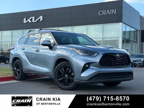 2022 Toyota Highlander XLE - CLEAN CARFAX / SUNROOF