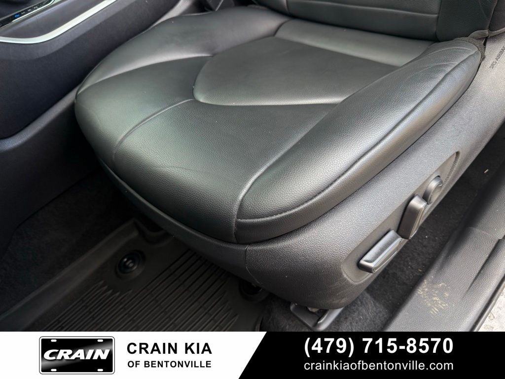 2021 Toyota Highlander XLE - CLEAN CARFAX / SUNROOF