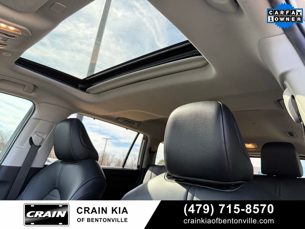 2023 Toyota Highlander XLE - SUNROOF / CARFAX ONE OWNER