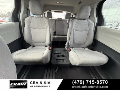 2022 Toyota Sienna LE 8 Passenger - CLEAN CARFAX