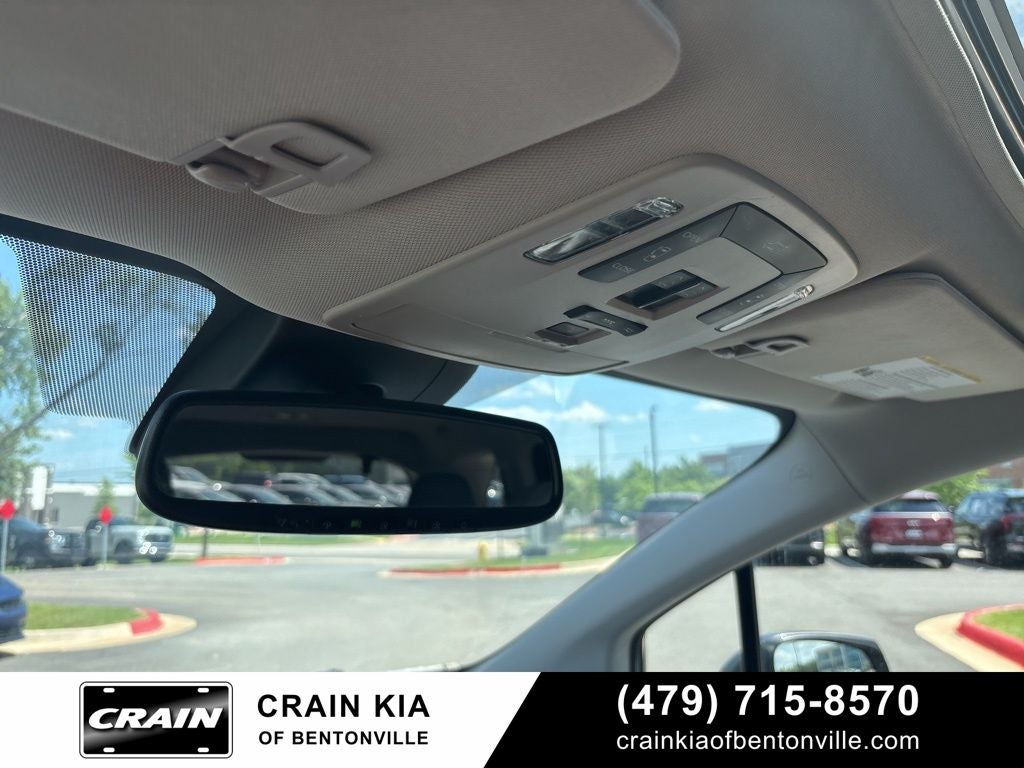 2021 Toyota Sienna XLE 8 Passenger / CLEAN CARFAX
