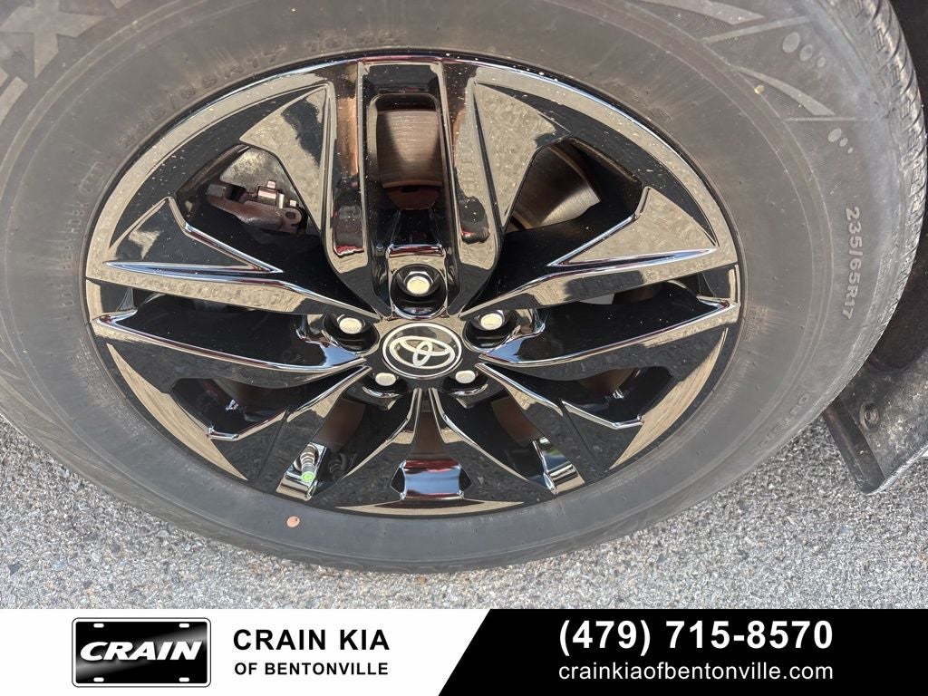 2021 Toyota Sienna XLE 8 Passenger / CLEAN CARFAX