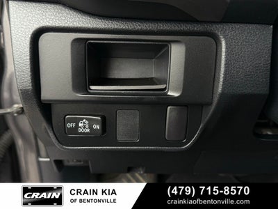 2017 Toyota Tacoma SR5 V6 - 4WD / CARFAX ONE OWNER