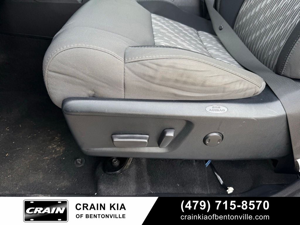2019 Toyota Tundra SR5 - 4WD / CLEAN CARFAX / LIFTED!