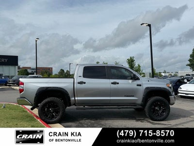 2019 Toyota Tundra SR5 - 4WD / CLEAN CARFAX / LIFTED!