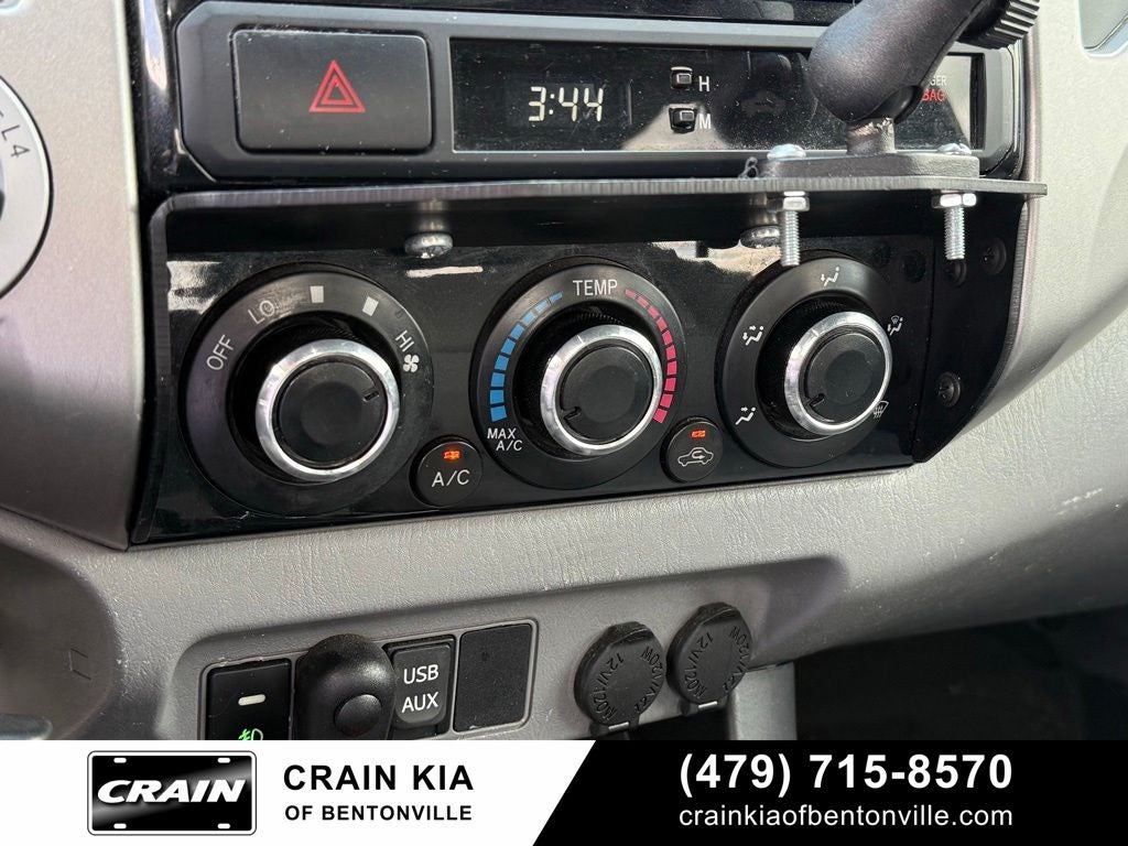 2013 Toyota Tacoma SR5 - 4WD / CARFAX ONE OWNER