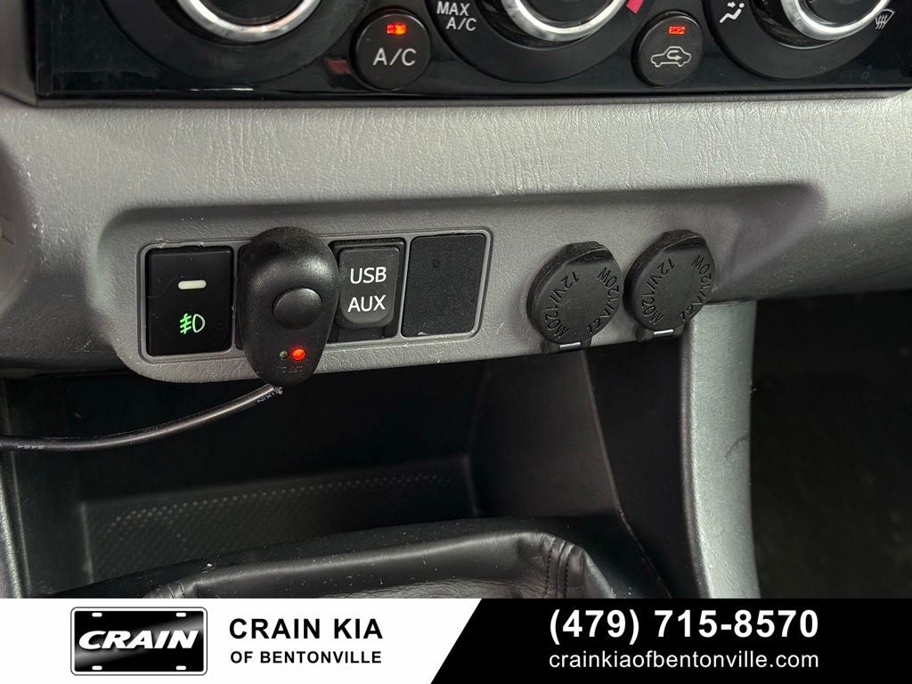 2013 Toyota Tacoma SR5 - 4WD / CARFAX ONE OWNER