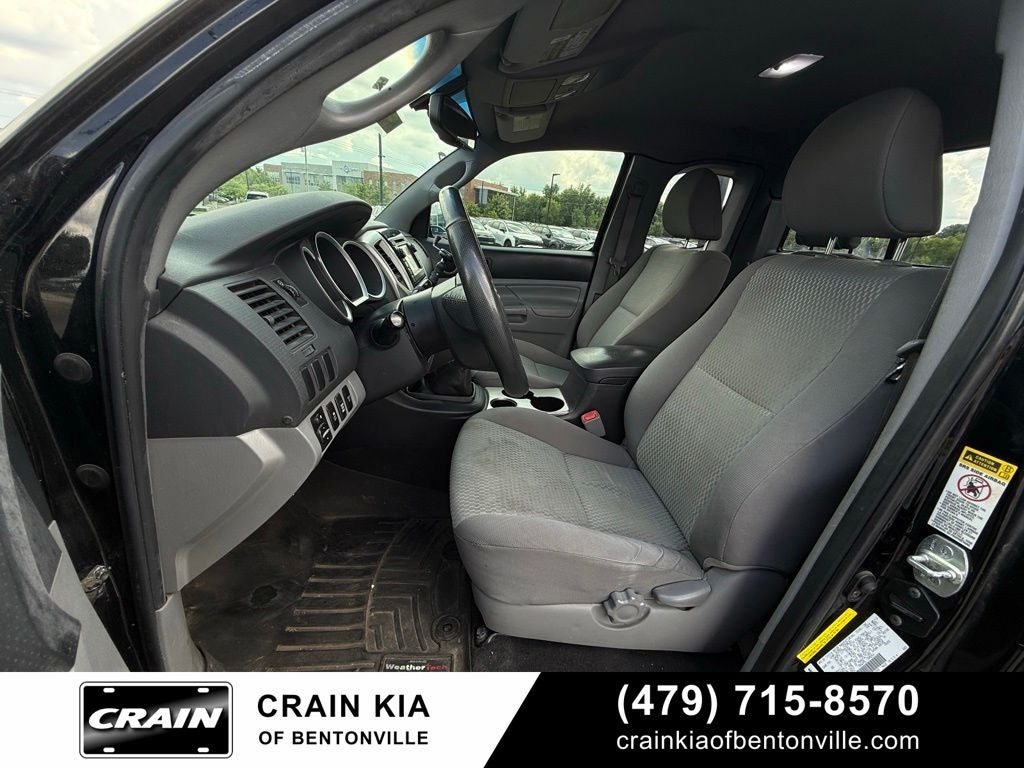 2013 Toyota Tacoma SR5 - 4WD / CARFAX ONE OWNER
