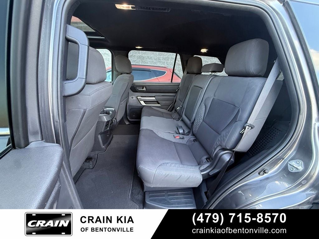 2025 Toyota Sequoia SR5 - 4WD / CLEAN CARFAX / ONE OWNER