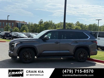 2025 Toyota Sequoia SR5 - 4WD / CLEAN CARFAX / ONE OWNER