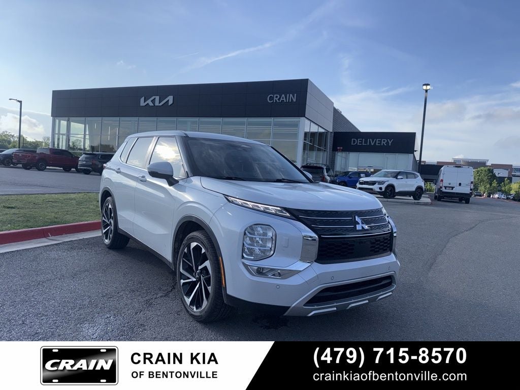 2022 Mitsubishi Outlander SE - 4WD / CLEAN CARFAX
