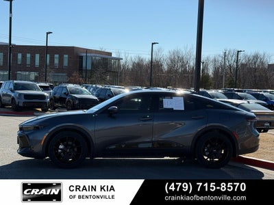 2023 Toyota Crown Limited - AWD / PANORAMIC SUNROOF