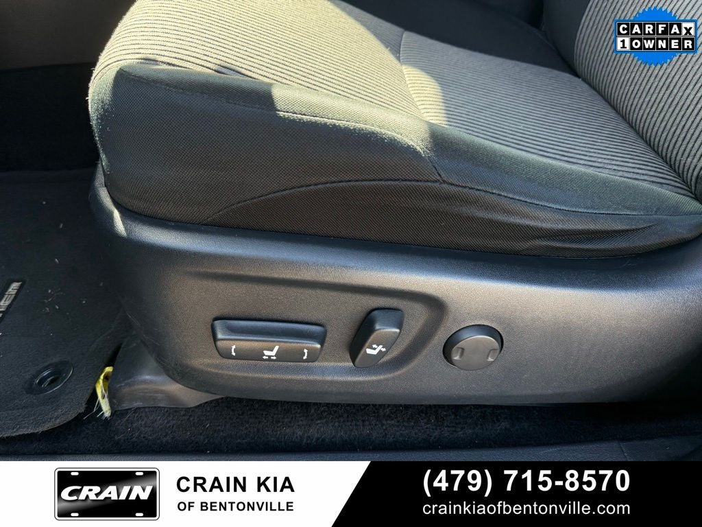 2024 Toyota 4Runner SR5 - 4WD / CLEAN CARFAX / ONE OWNER