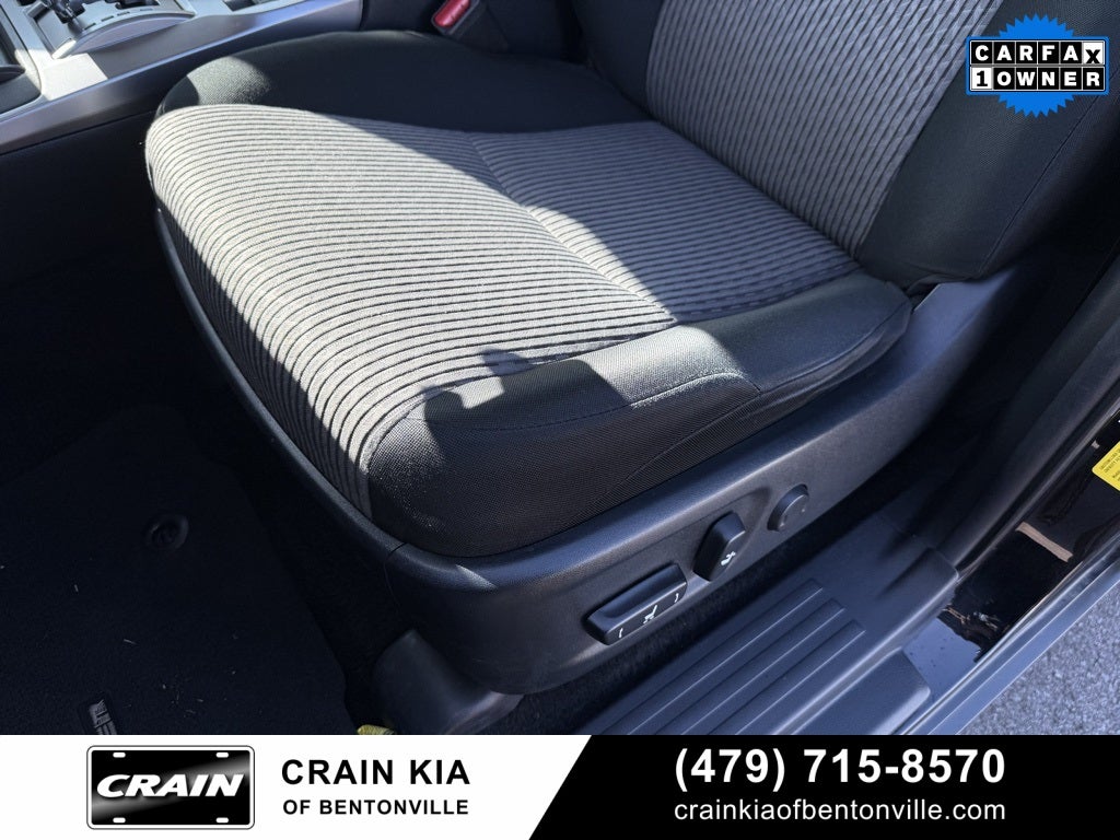 2024 Toyota 4Runner SR5 - 4WD / CLEAN CARFAX / ONE OWNER