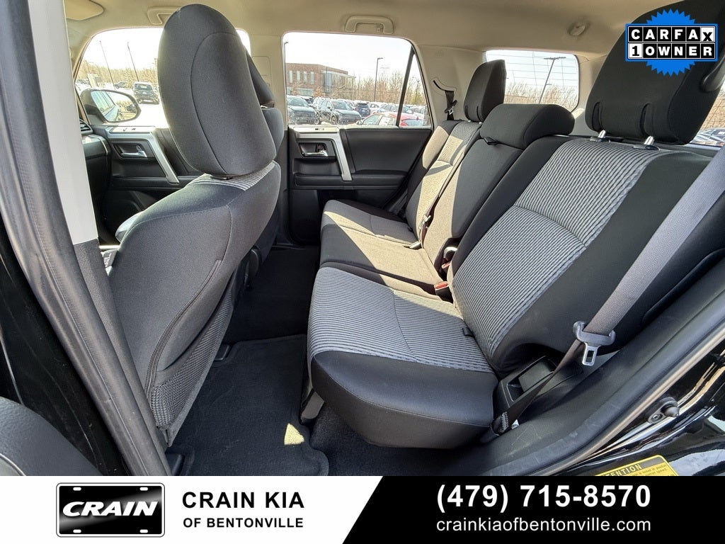 2024 Toyota 4Runner SR5 - 4WD / CLEAN CARFAX / ONE OWNER