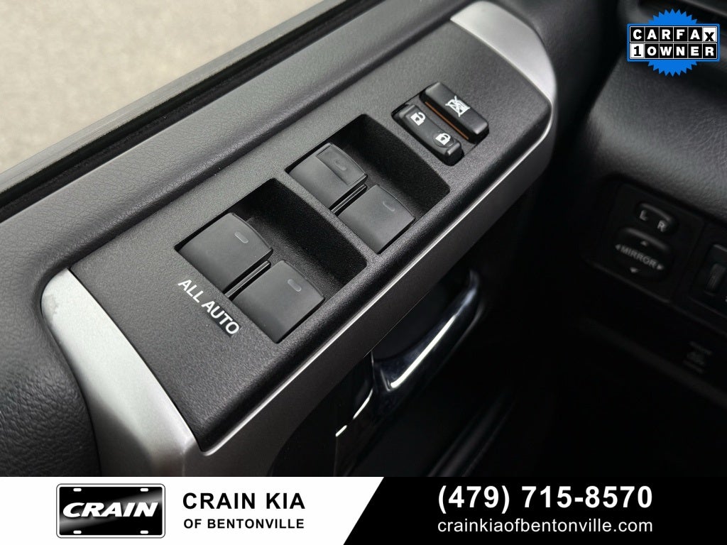 2023 Toyota 4Runner SR5 - 4WD / CLEAN CARFAX / ONE OWNER