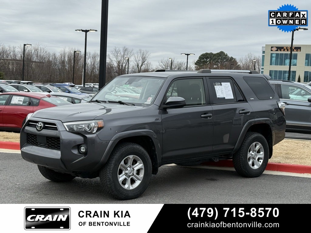 2023 Toyota 4Runner SR5 - 4WD / CLEAN CARFAX / ONE OWNER