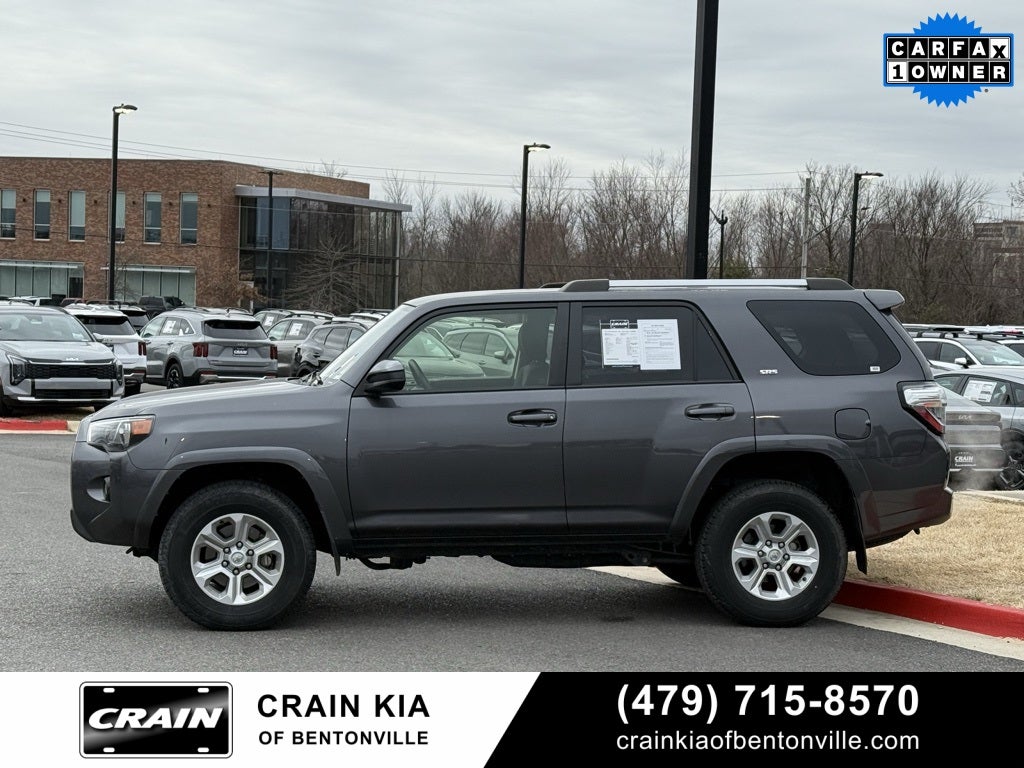 2023 Toyota 4Runner SR5 - 4WD / CLEAN CARFAX / ONE OWNER