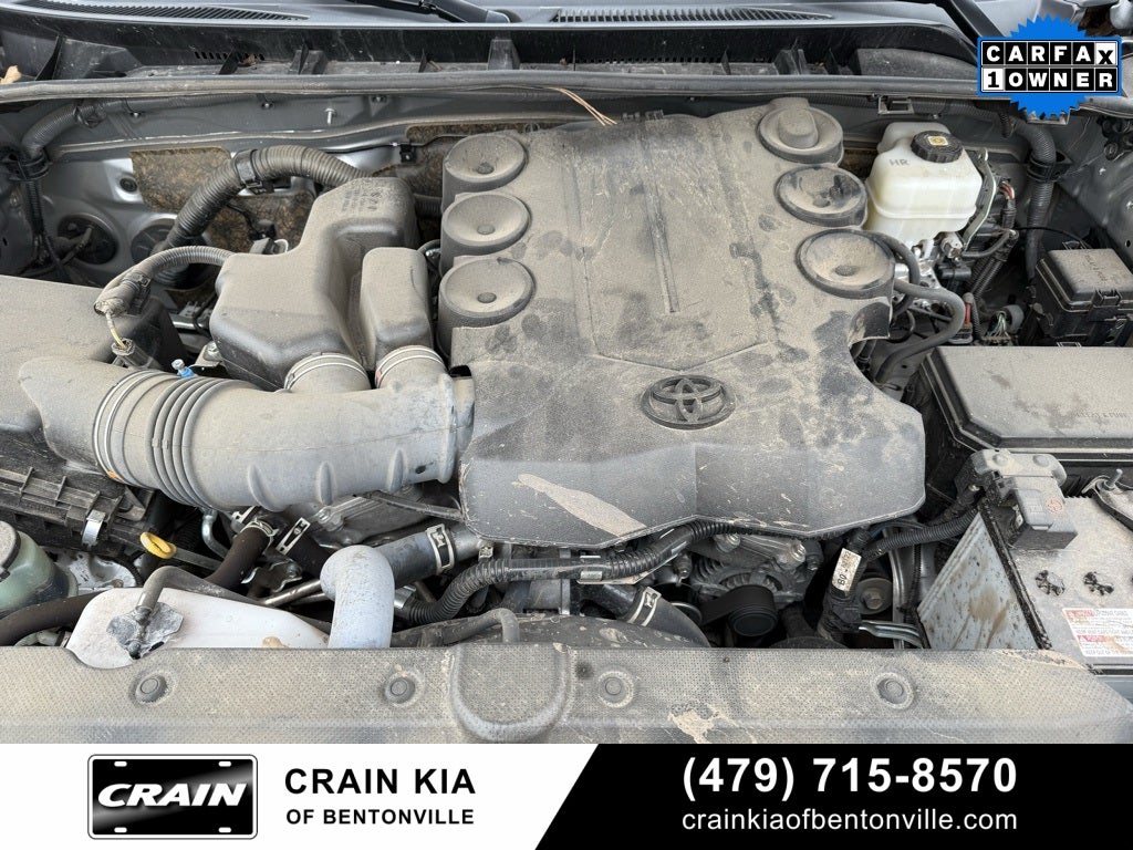 2024 Toyota 4Runner SR5 - 4WD / CLEAN CARFAX / ONE OWNER