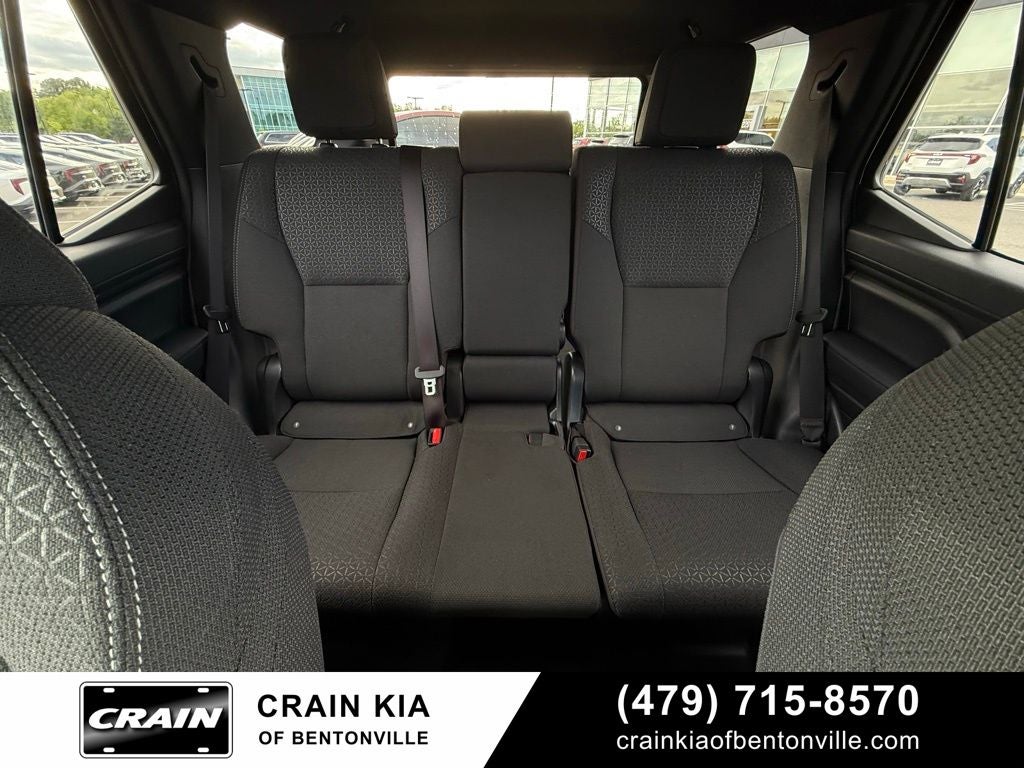 2025 Toyota 4Runner SR5 - 4WD / CLEAN CARFAX / ONE OWNER