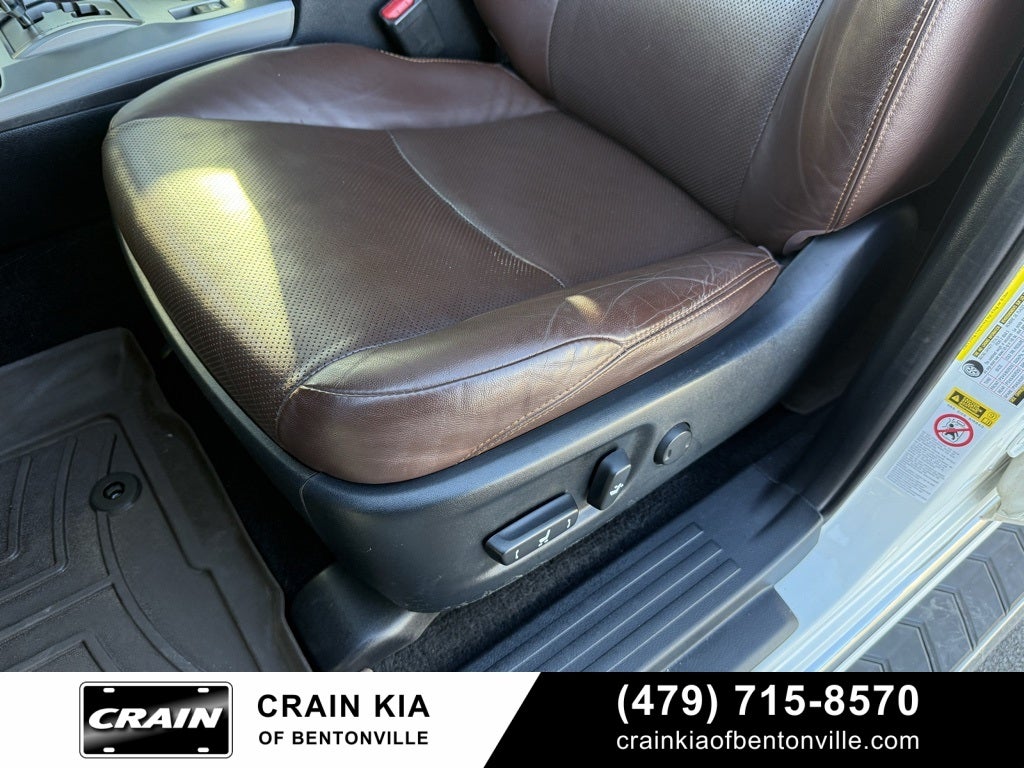 2018 Toyota 4Runner Limited - SUNROOF / LEATHER