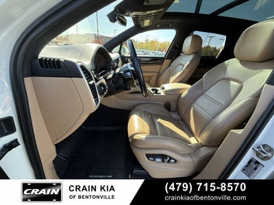 2019 Porsche Cayenne Base - AWD / PANORAMIC SUNROOF / CLEAN CARFAX