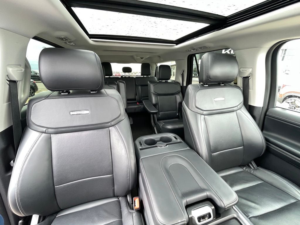 2025 Ford Expedition Max Platinum 4X4 / MOONROOF / HEATED SEATS