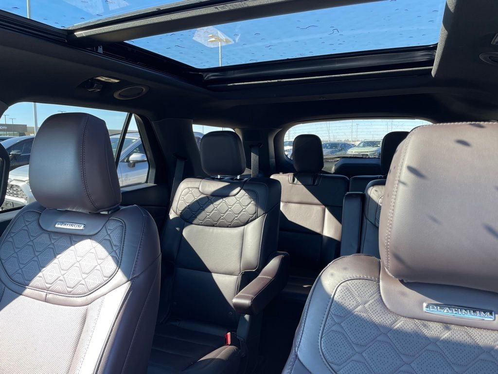 2025 Ford Explorer ST-Line 4X4 / HEATED SEATS / ONE OWNER