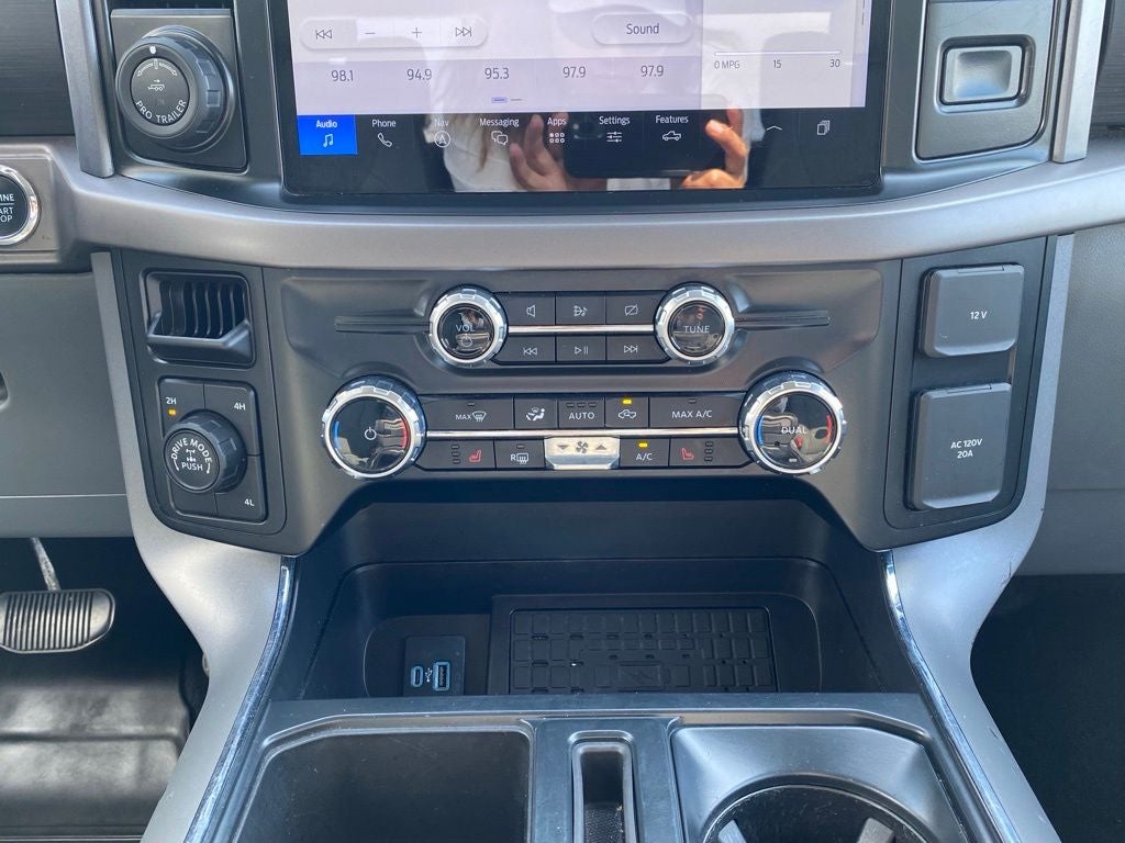 2024 Ford F-150 XLT ONE OWNER / CLEAN CARFAX