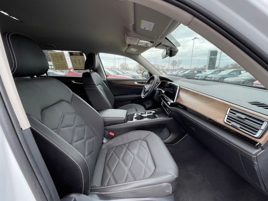 2025 Volkswagen Atlas 2.0T SE w/Technology ONE OWNER / HEATED SEATS