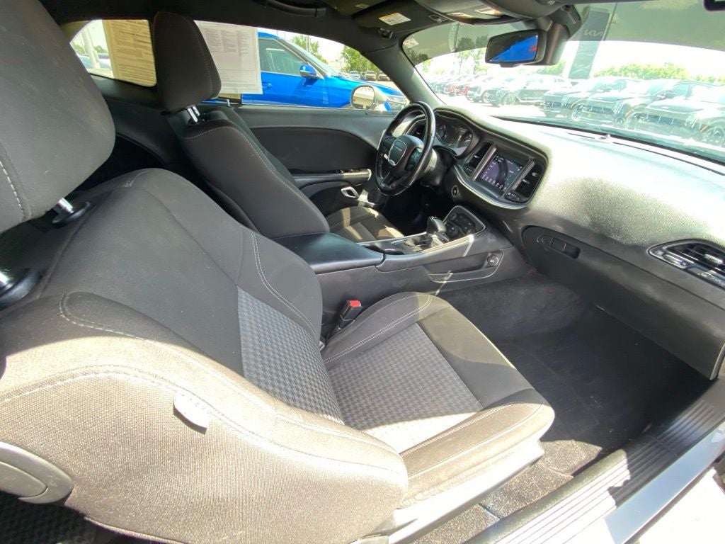 2021 Dodge Challenger SXT ONE OWNER / CLEAN CARFAX