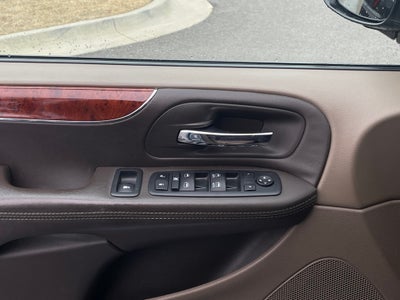 2013 Chrysler Town & Country Touring CLEAN CARFAX / LOW PAYMENTS