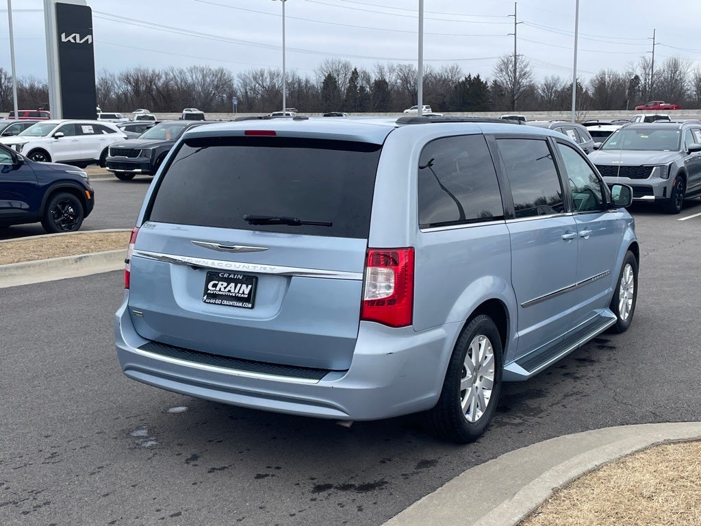 2013 Chrysler Town & Country Touring CLEAN CARFAX / LOW PAYMENTS