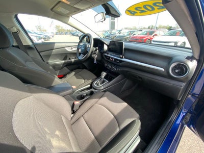 2024 Kia Forte LXS ONE OWNER / CLEAN CARFAX