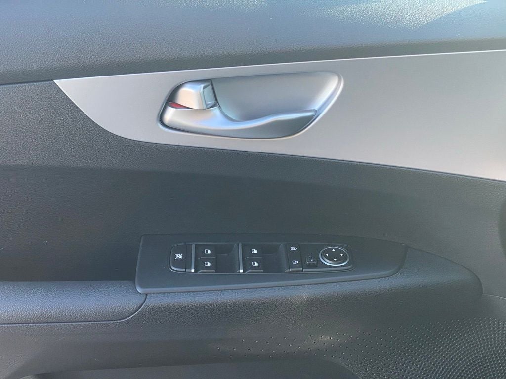 2024 Kia Forte LXS CPO / TECH PACKAGE