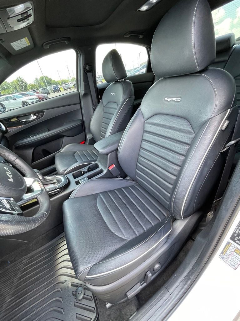 2023 Kia Forte GT-Line SUNROOF / NAV / HEATED SEATS
