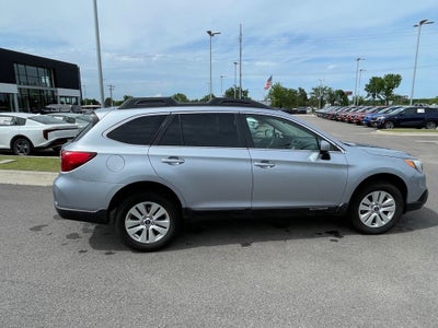 2017 Subaru Outback 2.5i Premium AWD /