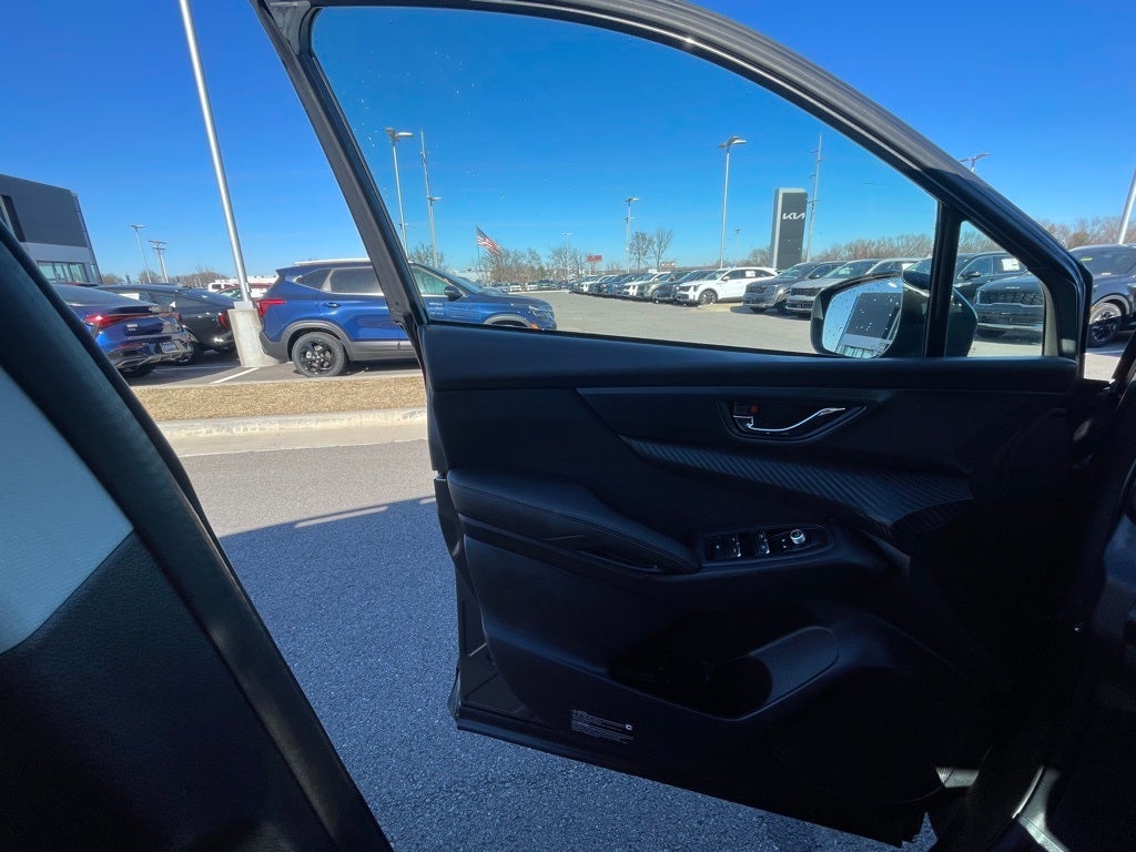 2023 Subaru Ascent Premium AWD / HEATED SEATS