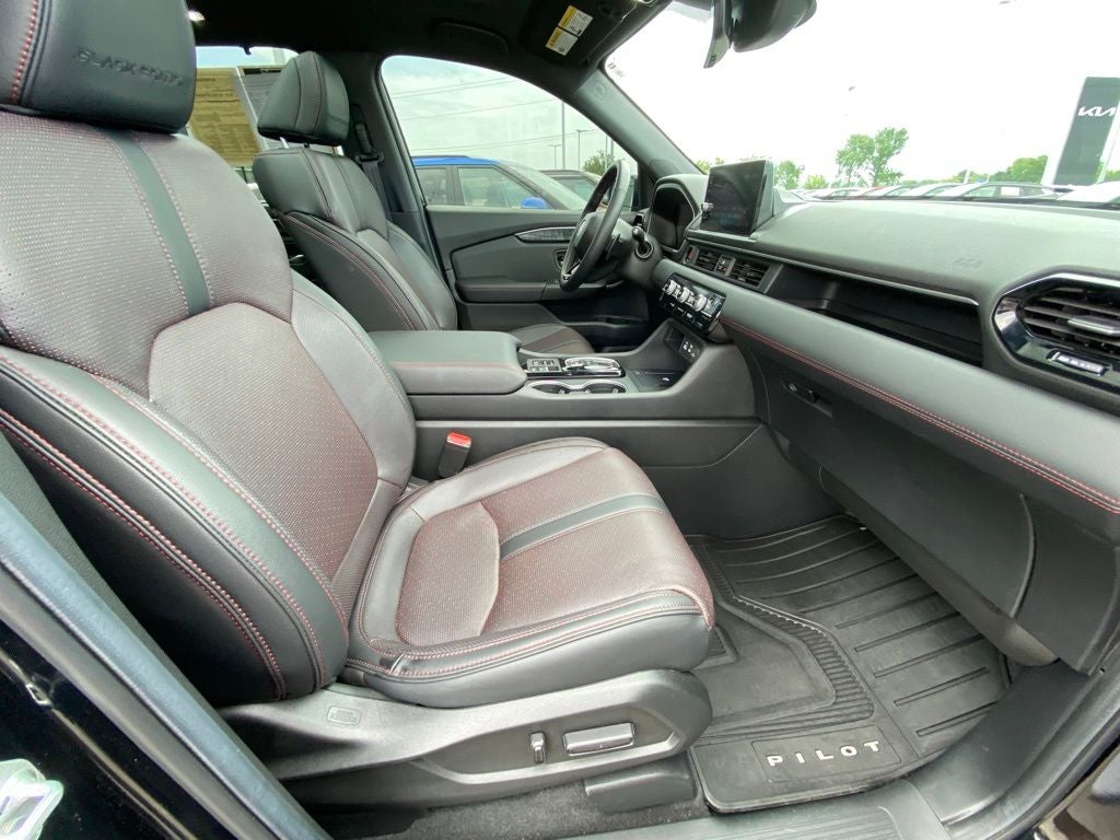 2025 Honda Pilot Black Edition AWD / 3RD ROW / LOADED / ONE OWNER