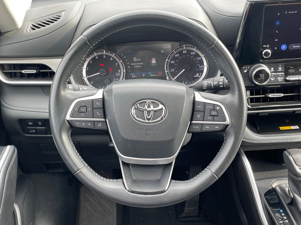 2024 Toyota Highlander LE SUNROOF / CAPT CHAIRS / 3RD ROW