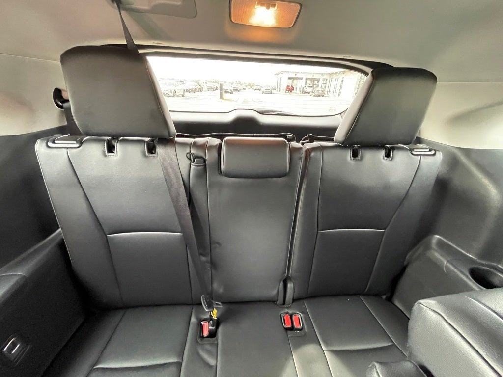 2024 Toyota Highlander LE SUNROOF / CAPT CHAIRS / 3RD ROW