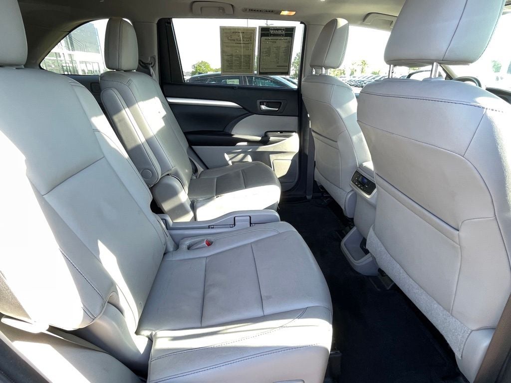 2016 Toyota Highlander XLE V6 HEATED SEATS / NAV